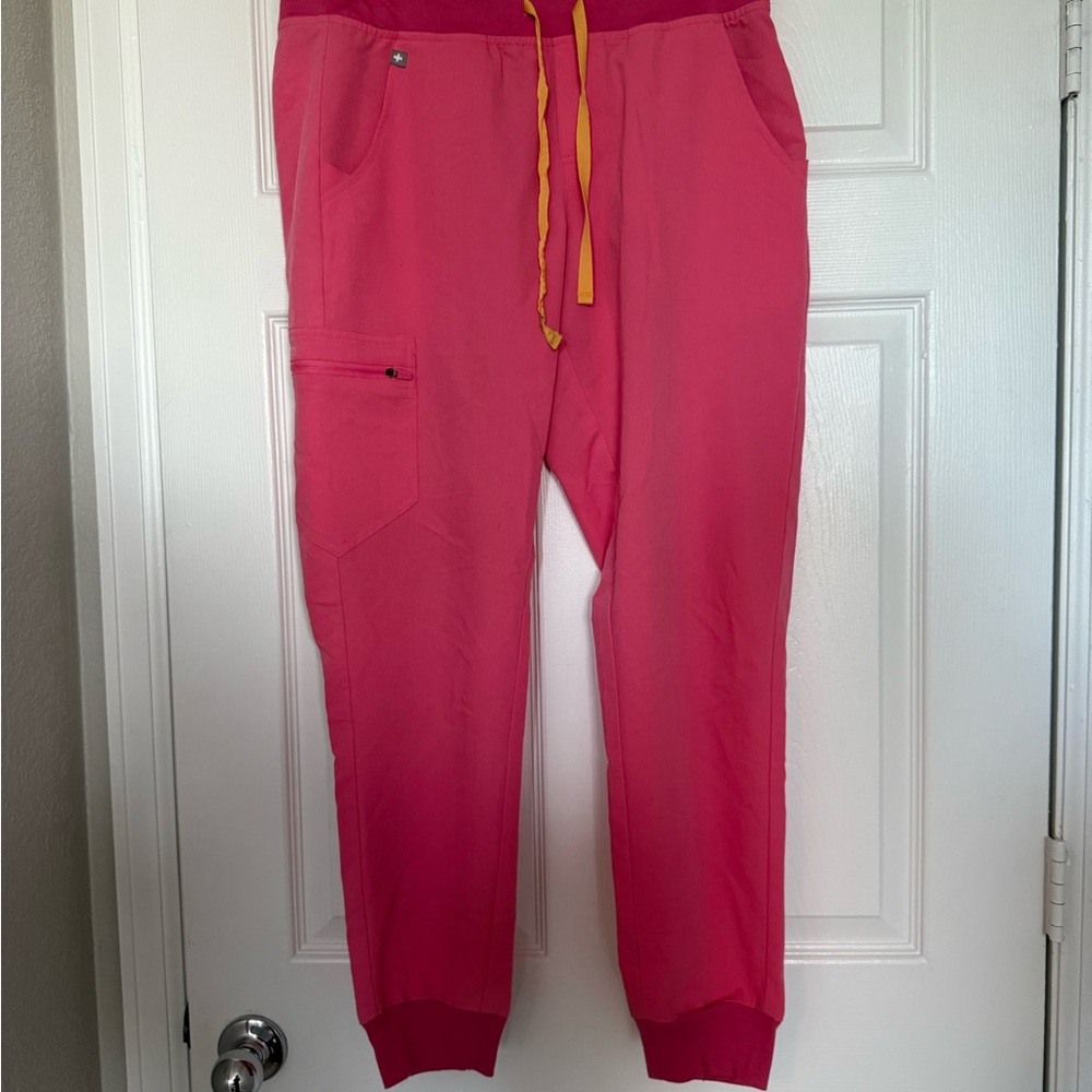 FIGS hot pink joggers size M 💖